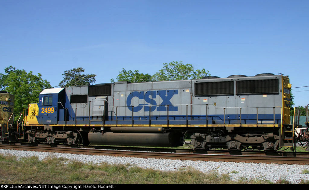 CSXT 2499 heads towards Bennett yard